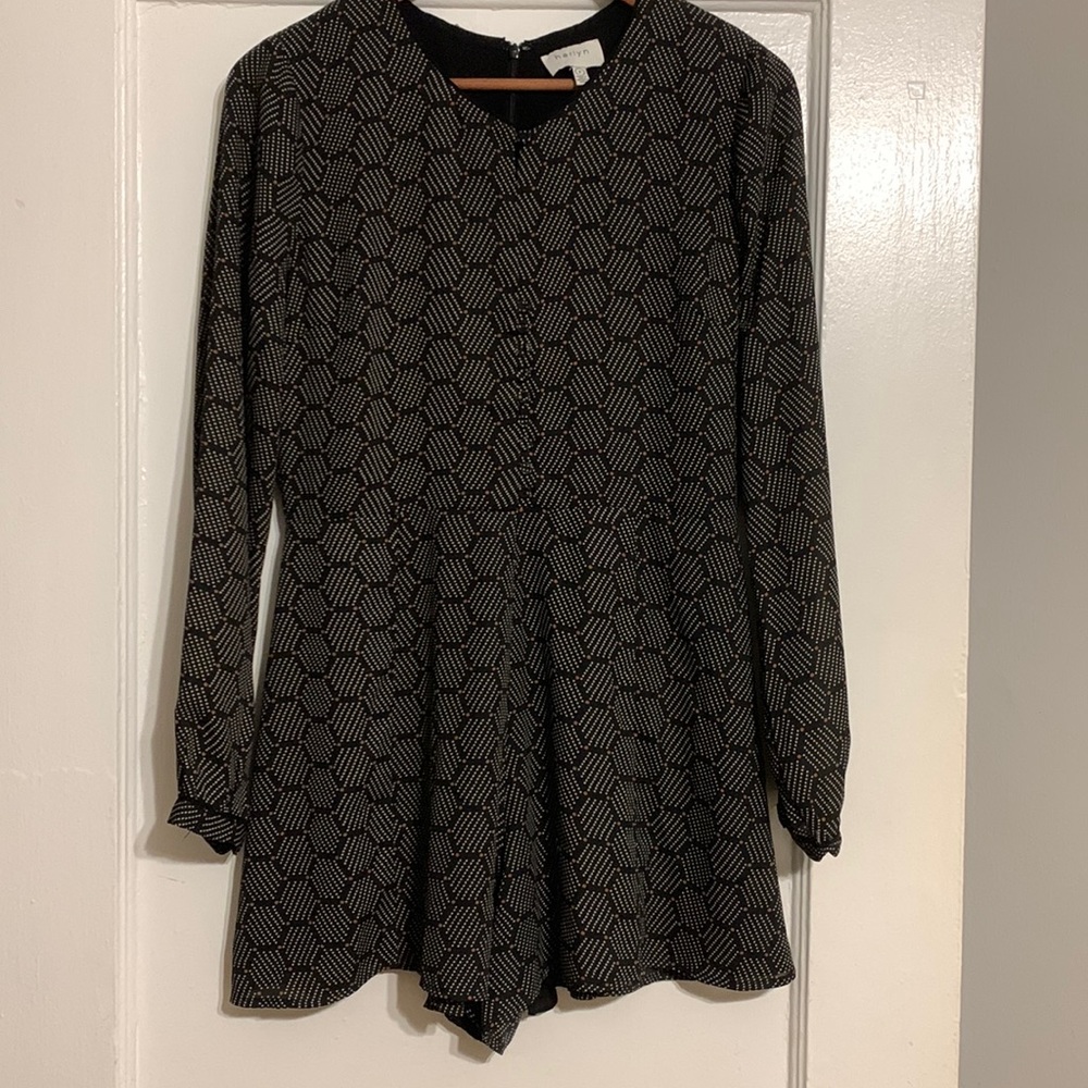 ✨ Anthropologie Honeycomb Printed Romper Sz S - Picture 3 of 11
